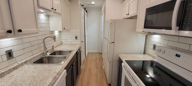 176 Brooke Castle Dr, Hermitage, TN 37076