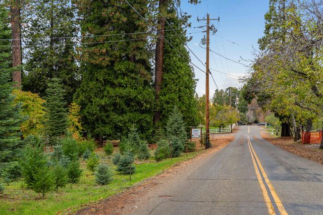 2740 Mace Rd, Camino, CA 95709