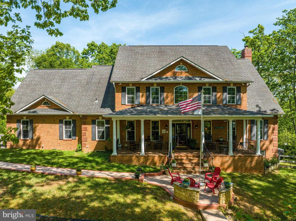 520 CLAGETT ST SW, Leesburg, VA 20175