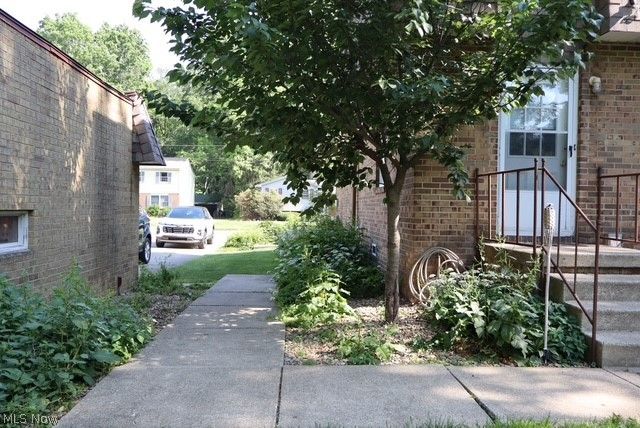 7744 Brookwood Drive NE, Warren, OH 44484