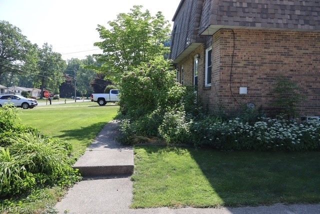 7744 Brookwood Drive NE, Warren, OH 44484
