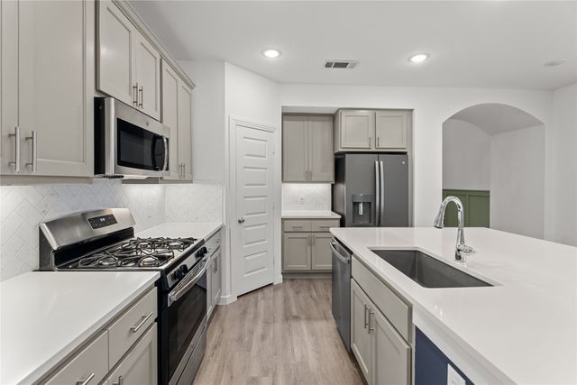 2901 Hobby Drive, Forney, TX 75126