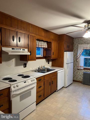 210 E BROAD ST, Williamstown, PA 17098