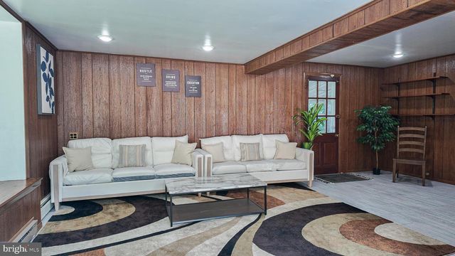 674 MEETINGHOUSE RD, Elkins Park, PA 19027
