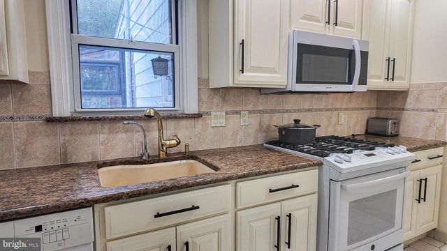 674 MEETINGHOUSE RD, Elkins Park, PA 19027