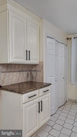 674 MEETINGHOUSE RD, Elkins Park, PA 19027