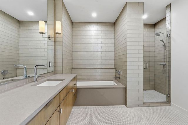 1010 W 10th ST 203, Austin, TX 78703