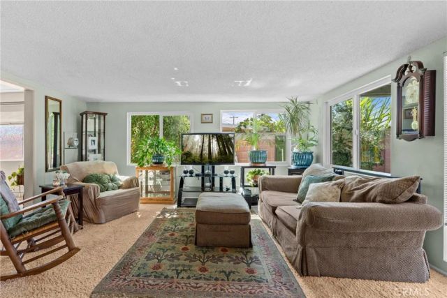 2040 W Embassy Ave, Anaheim, CA 92804