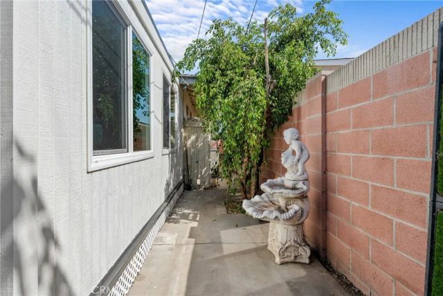 2040 W Embassy Ave, Anaheim, CA 92804