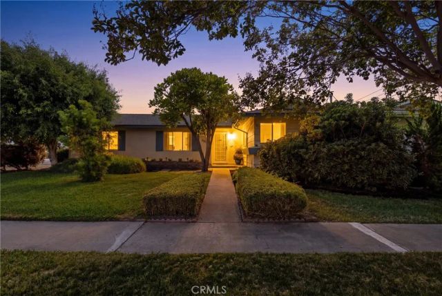 2040 W Embassy Ave, Anaheim, CA 92804