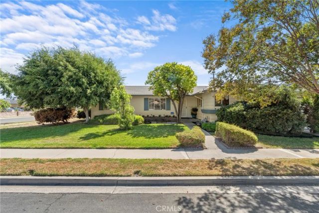 2040 W Embassy Ave, Anaheim, CA 92804