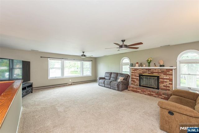 1 James Drive, Mount Arlington Boro, NJ 07856