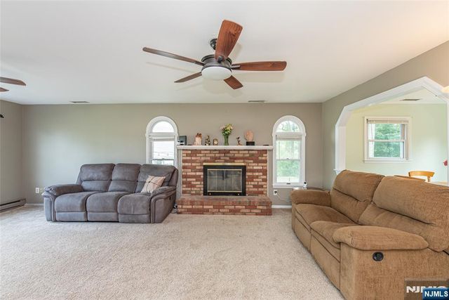 1 James Drive, Mount Arlington Boro, NJ 07856