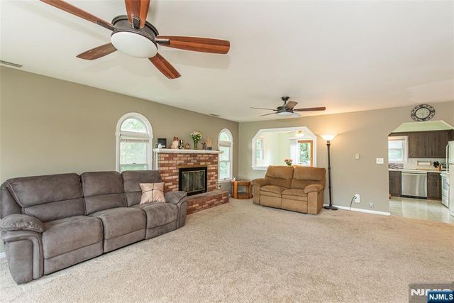 1 James Drive, Mount Arlington Boro, NJ 07856