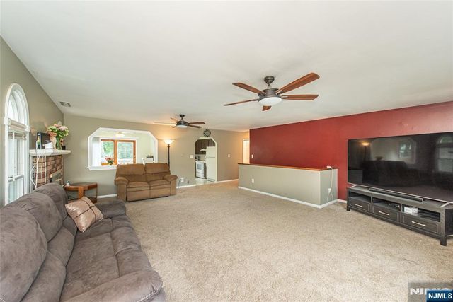 1 James Drive, Mount Arlington Boro, NJ 07856