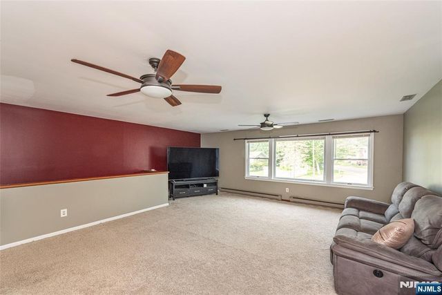 1 James Drive, Mount Arlington Boro, NJ 07856