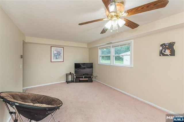 1 James Drive, Mount Arlington Boro, NJ 07856