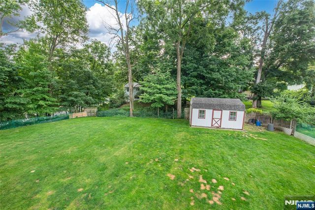 1 James Drive, Mount Arlington Boro, NJ 07856
