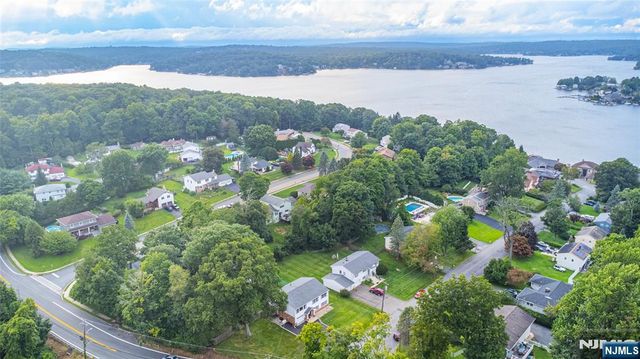 1 James Drive, Mount Arlington Boro, NJ 07856
