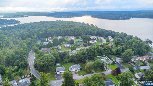 1 James Drive, Mount Arlington Boro, NJ 07856
