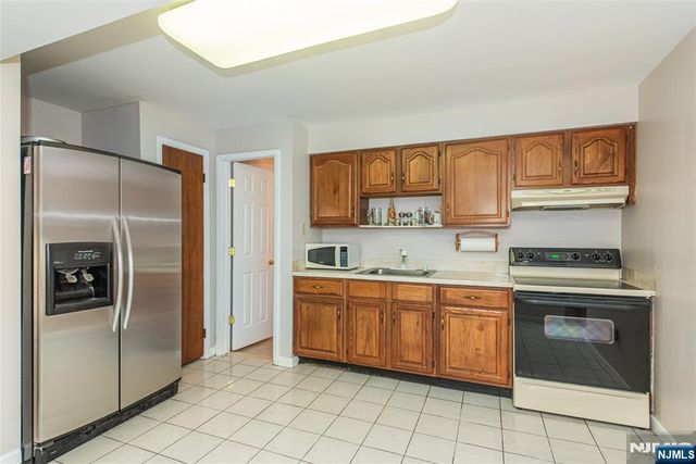 1 James Drive, Mount Arlington Boro, NJ 07856