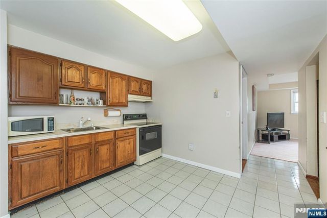 1 James Drive, Mount Arlington Boro, NJ 07856