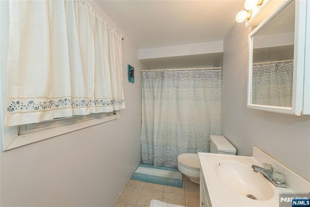 1 James Drive, Mount Arlington Boro, NJ 07856