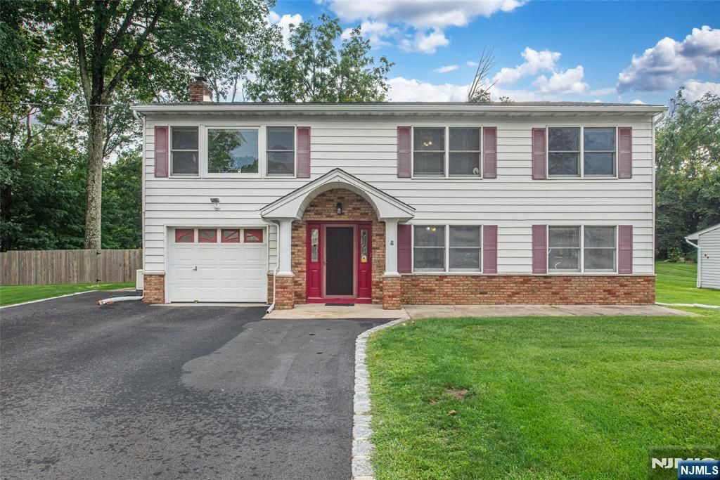 1 James Drive, Mount Arlington Boro, NJ 07856