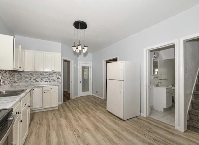1320 Milwaukee AVENUE, South Milwaukee, WI 53172