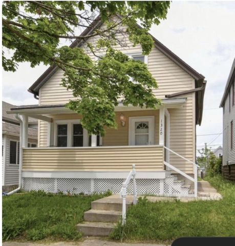 1320 Milwaukee AVENUE, South Milwaukee, WI 53172