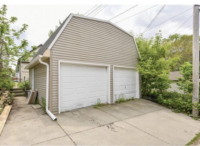 1320 Milwaukee AVENUE, South Milwaukee, WI 53172