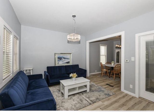 1320 Milwaukee AVENUE, South Milwaukee, WI 53172
