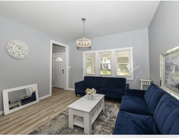 1320 Milwaukee AVENUE, South Milwaukee, WI 53172