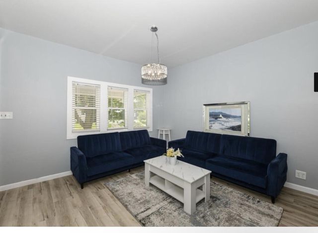 1320 Milwaukee AVENUE, South Milwaukee, WI 53172