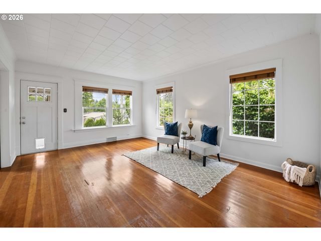 1477 7TH St, Astoria, OR 97103