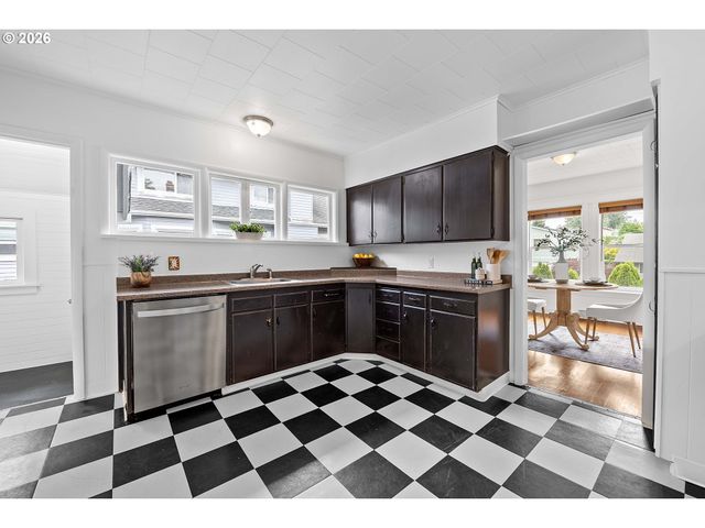 1477 7TH St, Astoria, OR 97103