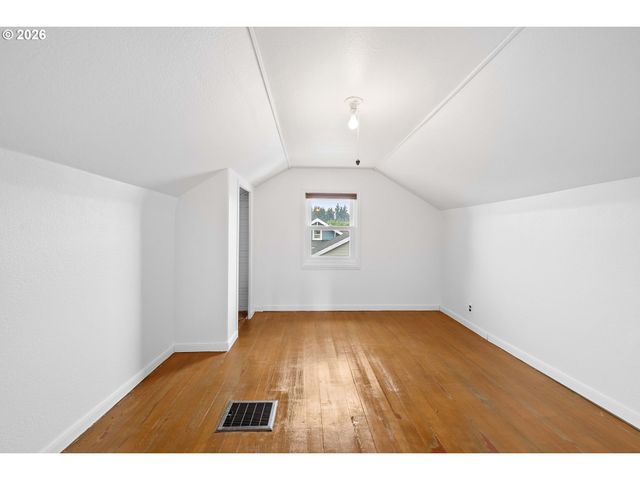 1477 7TH St, Astoria, OR 97103