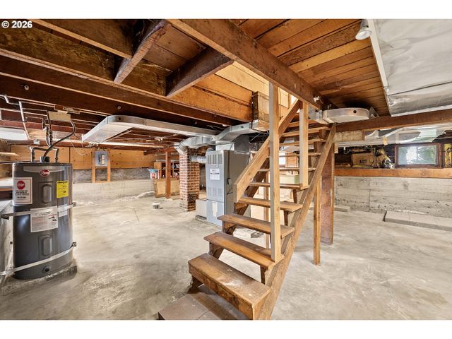 1477 7TH St, Astoria, OR 97103