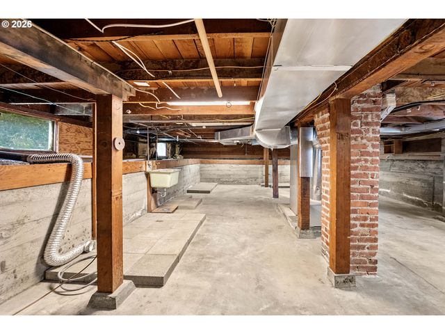 1477 7TH St, Astoria, OR 97103