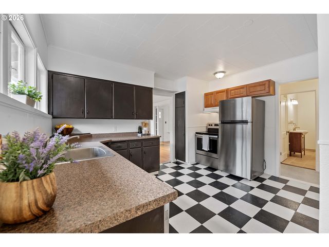 1477 7TH St, Astoria, OR 97103