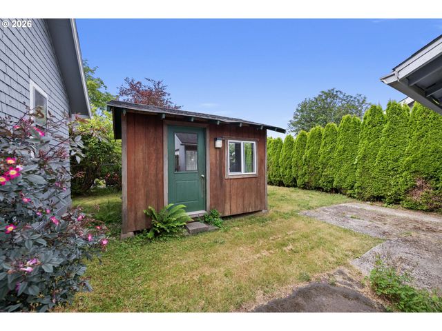 1477 7TH St, Astoria, OR 97103