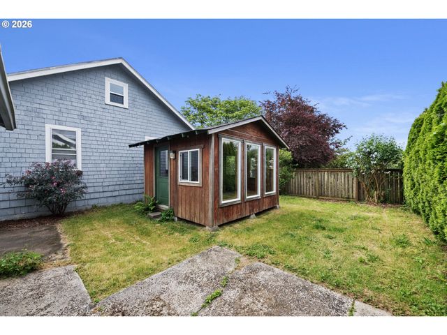 1477 7TH St, Astoria, OR 97103