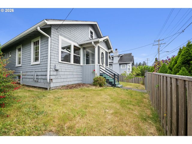 1477 7TH St, Astoria, OR 97103