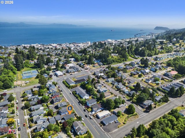 1477 7TH St, Astoria, OR 97103