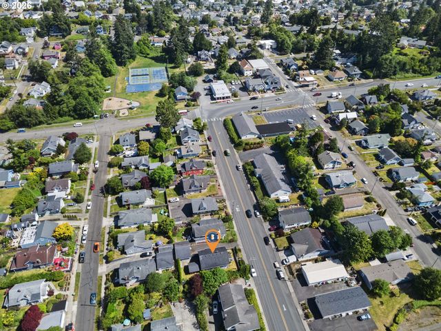 1477 7TH St, Astoria, OR 97103