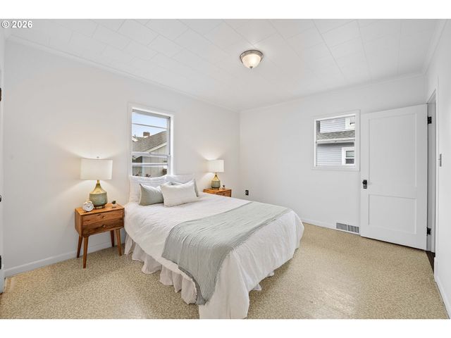 1477 7TH St, Astoria, OR 97103