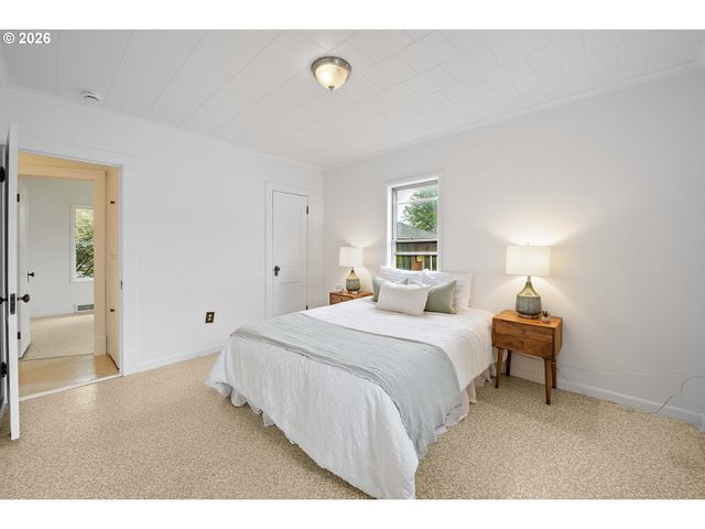 1477 7TH St, Astoria, OR 97103
