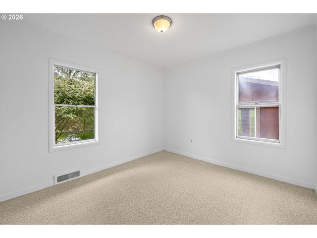 1477 7TH St, Astoria, OR 97103