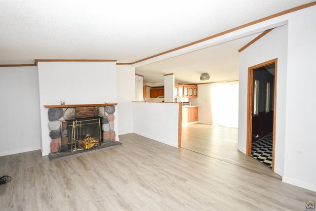 8635 SE Adams St, Wakarusa, KS 66546