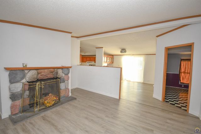 8635 SE Adams St, Wakarusa, KS 66546